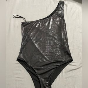 one shoulder bodysuit